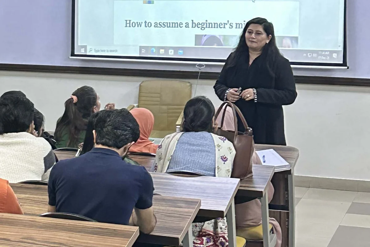 Creative Ideation and Entrepreneurial Strategy Turning Problems into Startup Opportunities (2)