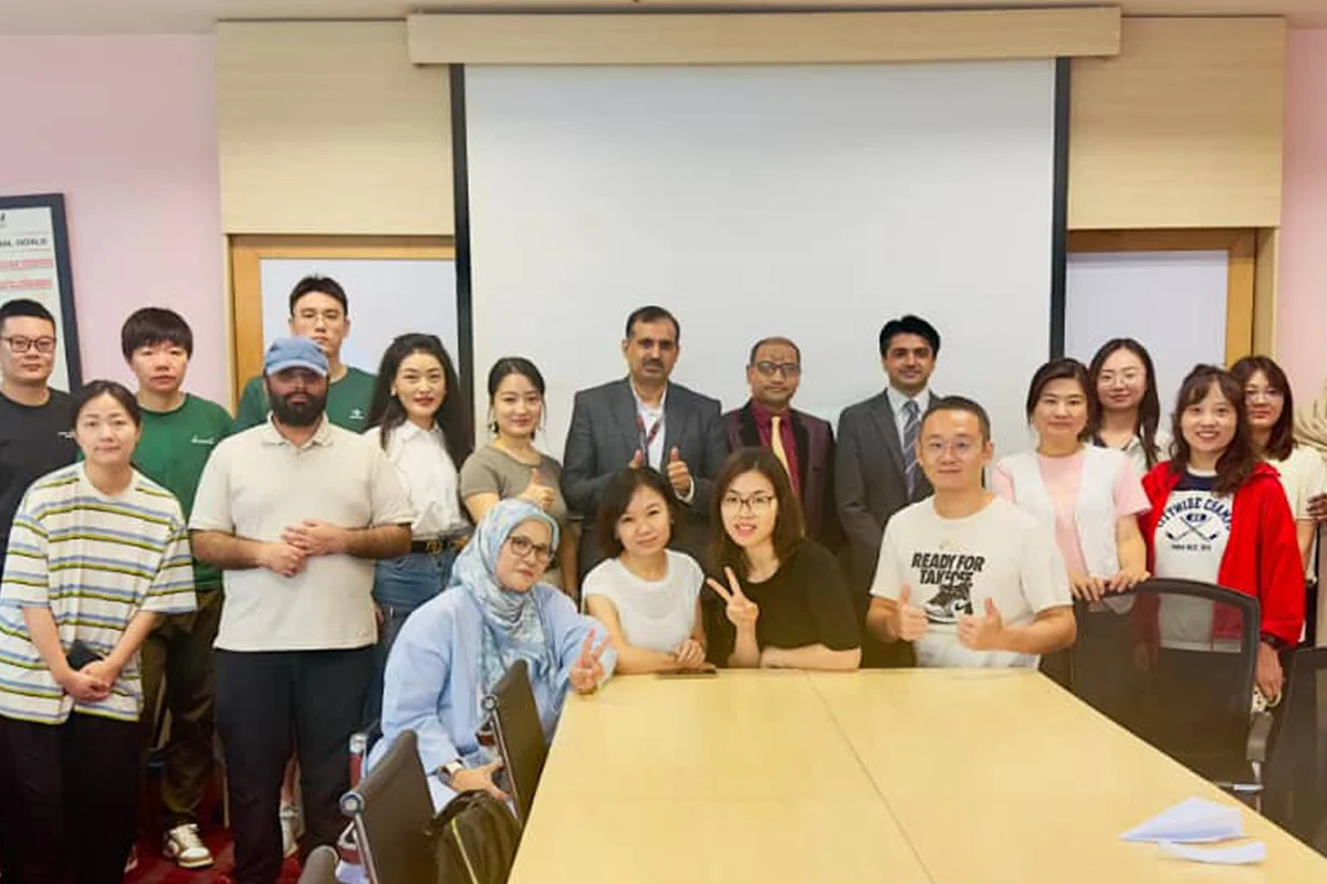 's Particiaption in Trainings and Professorial Talks at Malaysian Universities (10)