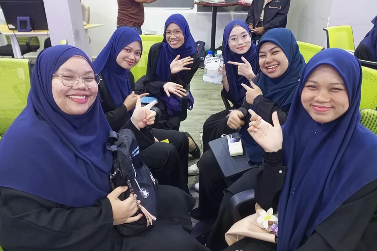 's Particiaption in Trainings and Professorial Talks at Malaysian Universities (11)