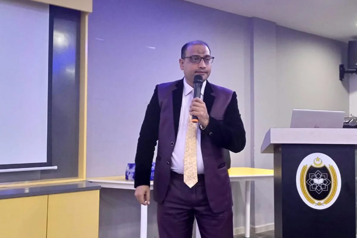 's Particiaption in Trainings and Professorial Talks at Malaysian Universities (16)