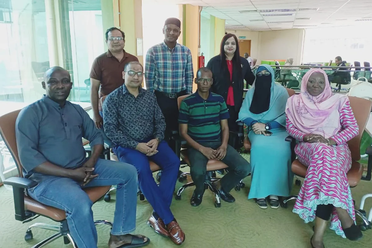 's Particiaption in Trainings and Professorial Talks at Malaysian Universities (5)