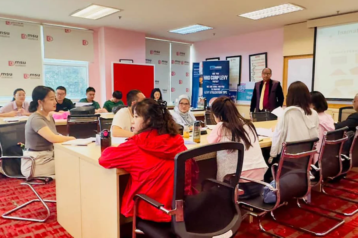 's Particiaption in Trainings and Professorial Talks at Malaysian Universities (6)