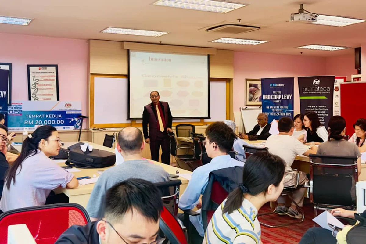 's Particiaption in Trainings and Professorial Talks at Malaysian Universities (7)