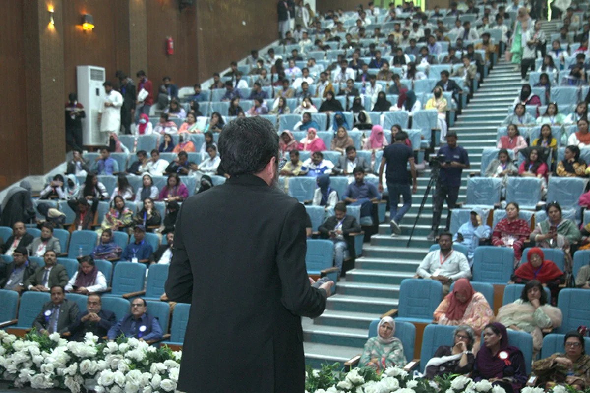 's Keynote Speech at the 4th International Nursing Research Conference (NRCON-2 (3)
