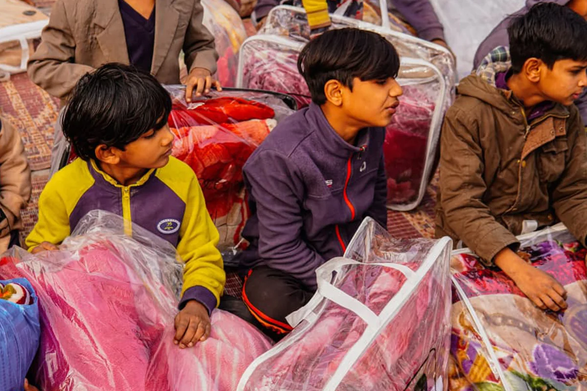 Blanket Distribution to IBTIDA Scholars (3)