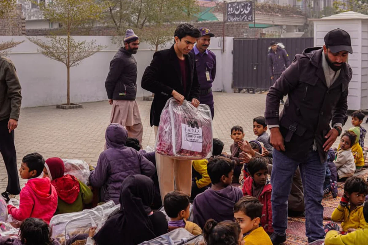 Blanket Distribution to IBTIDA Scholars (5)