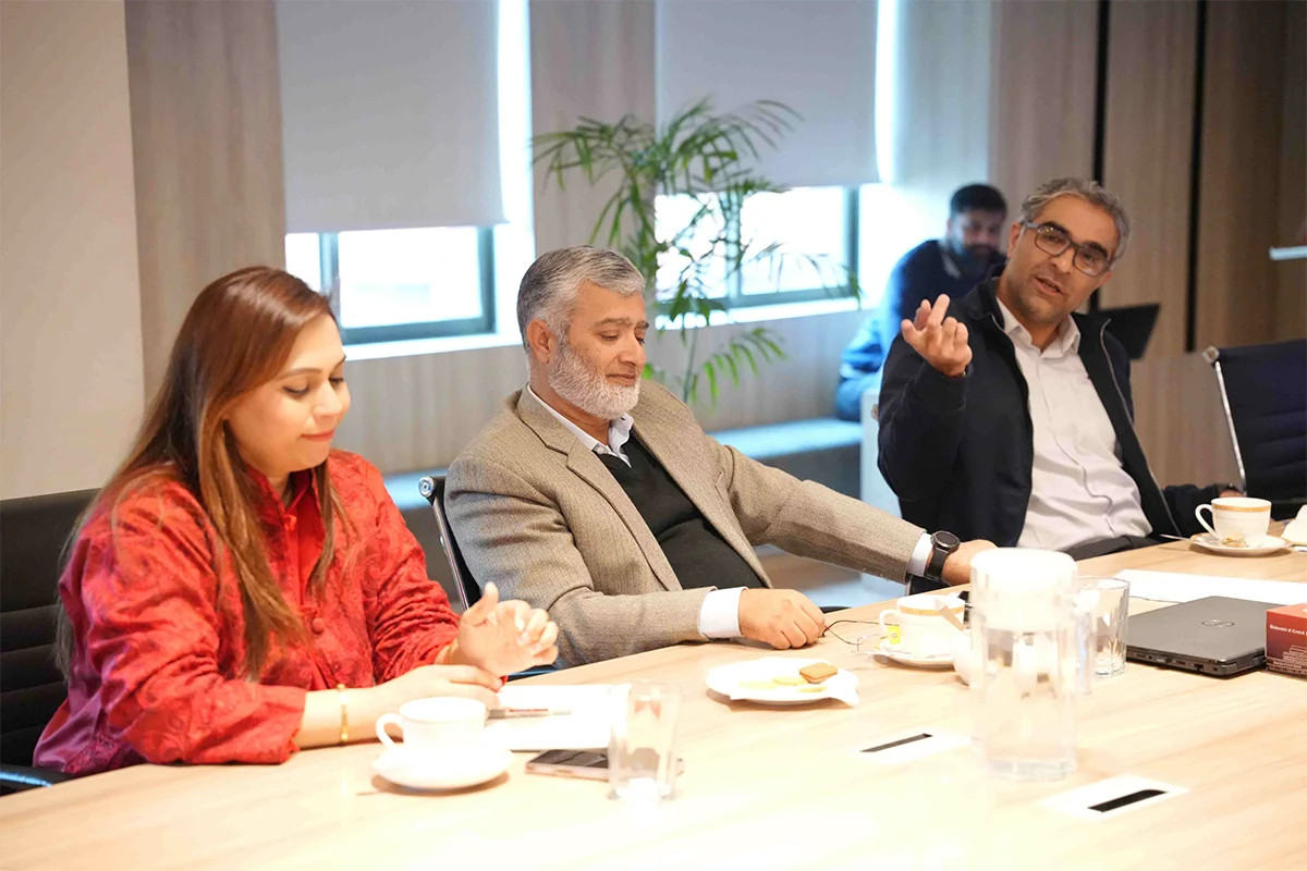 Briefing on International Degree Programs with Deans & Director (4)