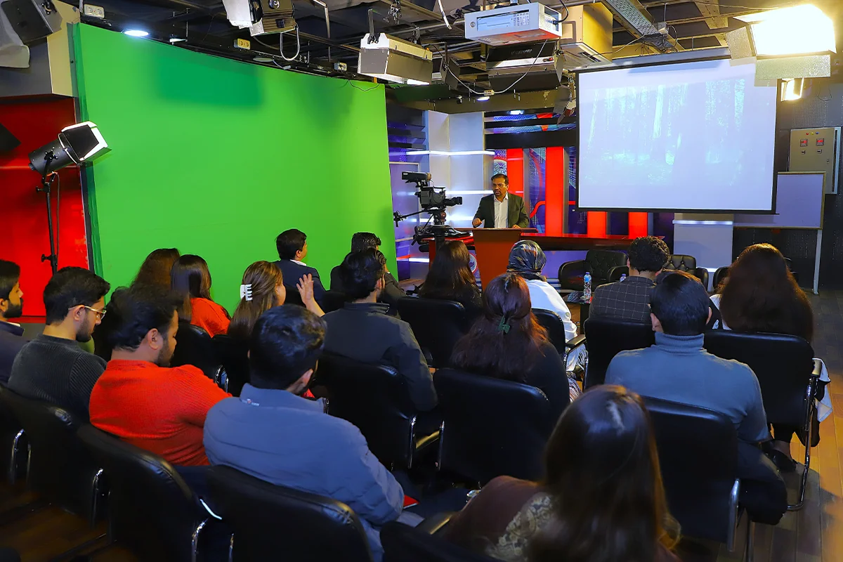 Constructive Storytelling through Digital Media (7)