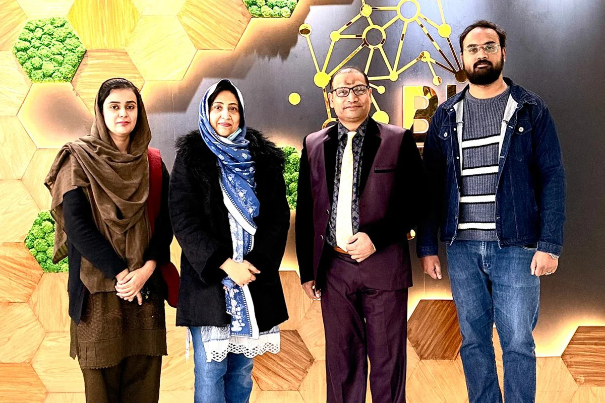 's Participation as an External Examiner at the Institute of Ma (4)