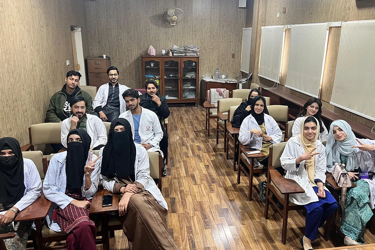 Faculty of Science & Technology Students Industrial Visit to INMOL Hospital (2)