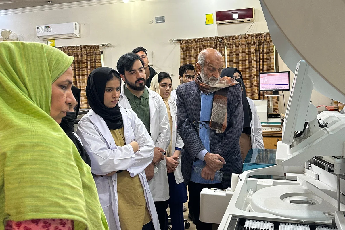 Faculty of Science & Technology Students Industrial Visit to INMOL Hospital (3)