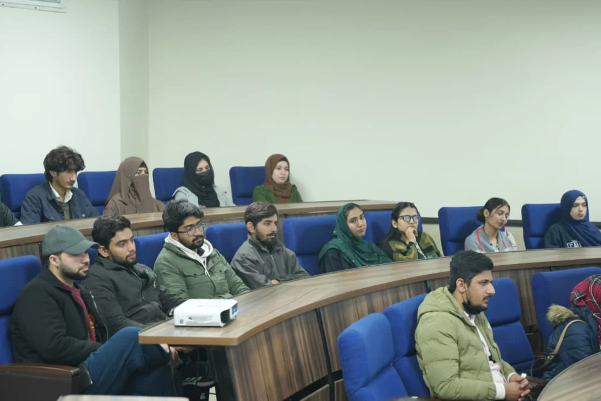 From Vision to Execution Real-World Leadership and Business Decision-Making (2)