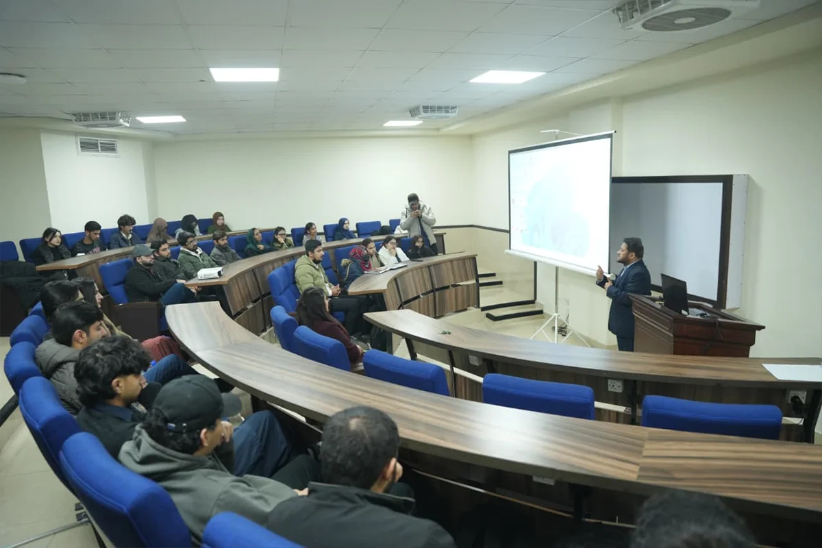 From Vision to Execution Real-World Leadership and Business Decision-Making (3)