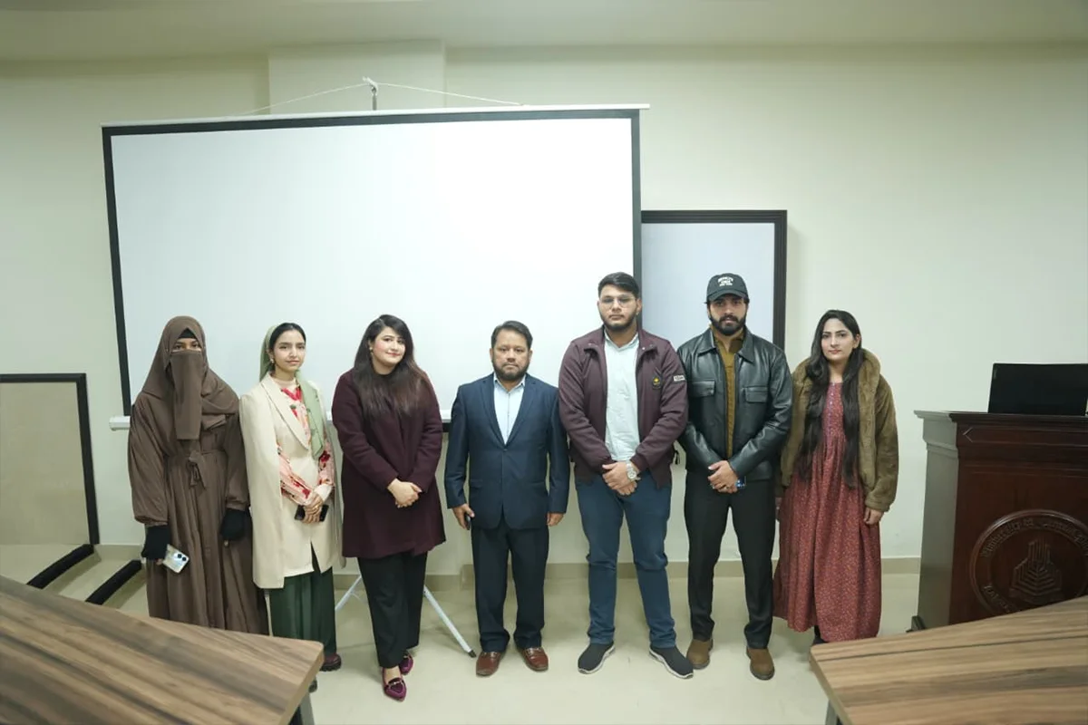 From Vision to Execution Real-World Leadership and Business Decision-Making (5)