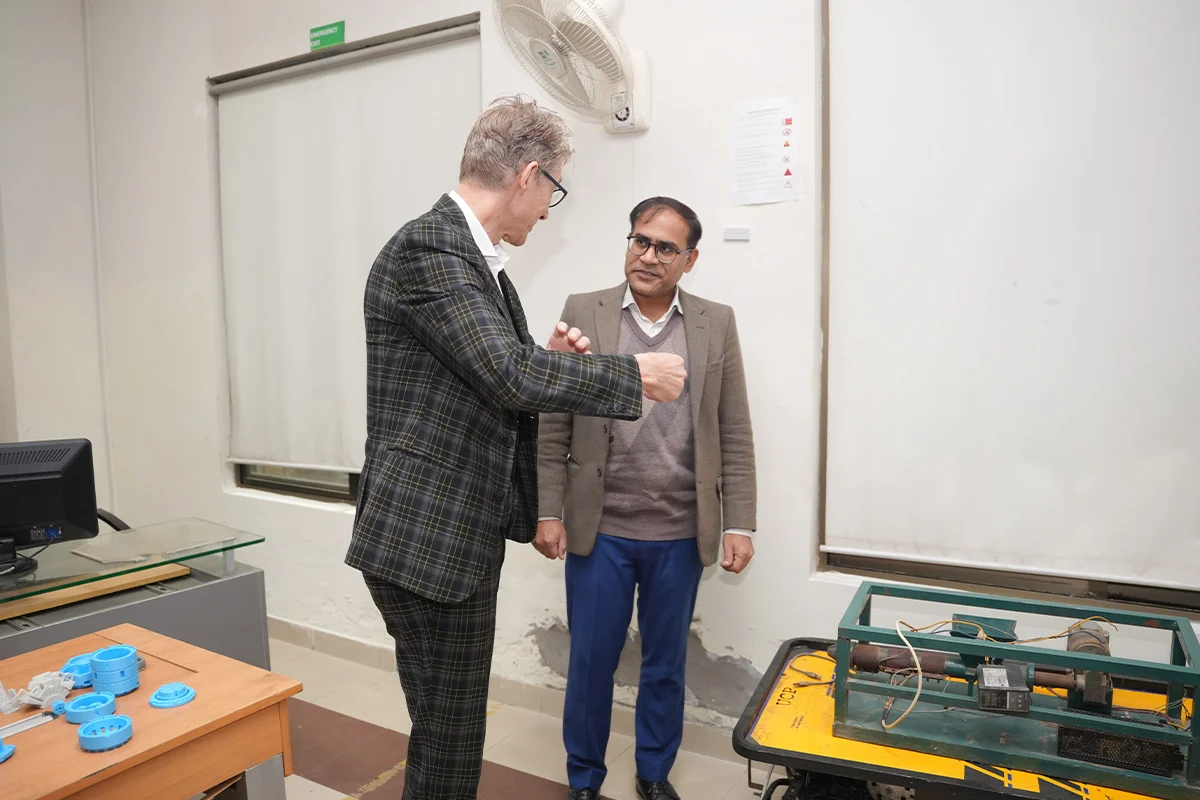 's Visit to UCP (13)