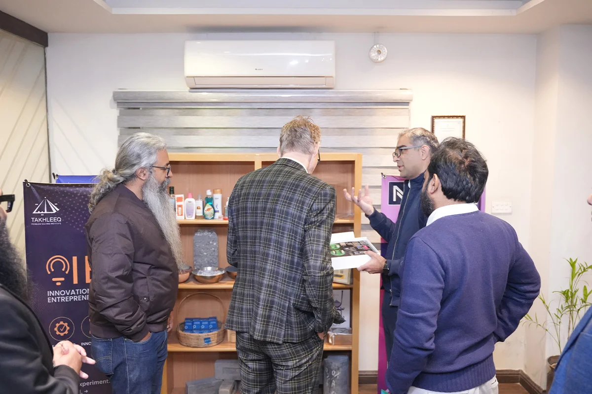 's Visit to UCP (19)