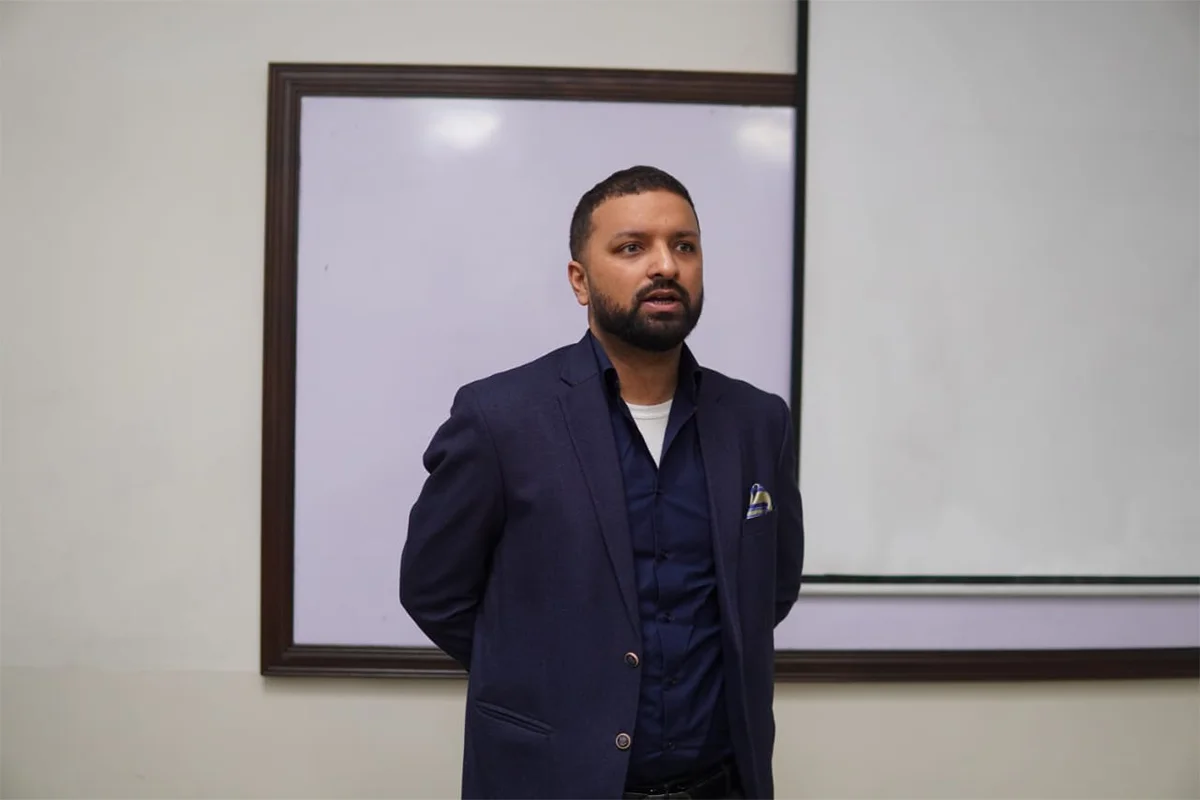 Innovation and Entrepreneurship in Technology Ventures (4)