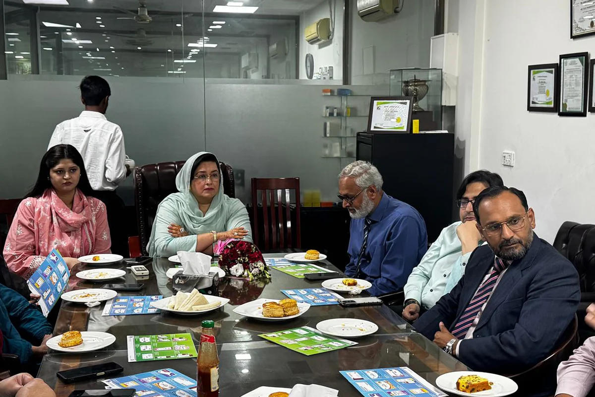 ' Industry Visit to Punjab Drug House (2)