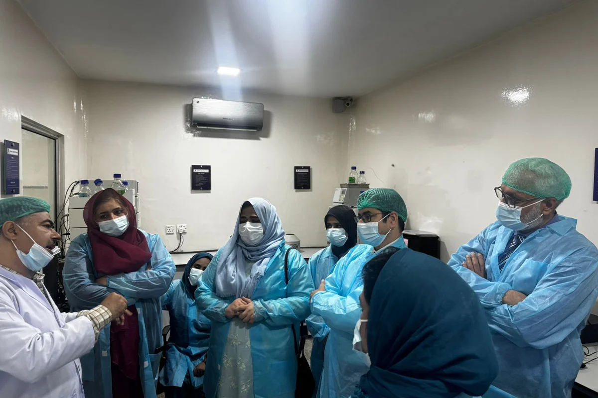 ' Industry Visit to Punjab Drug House (3)