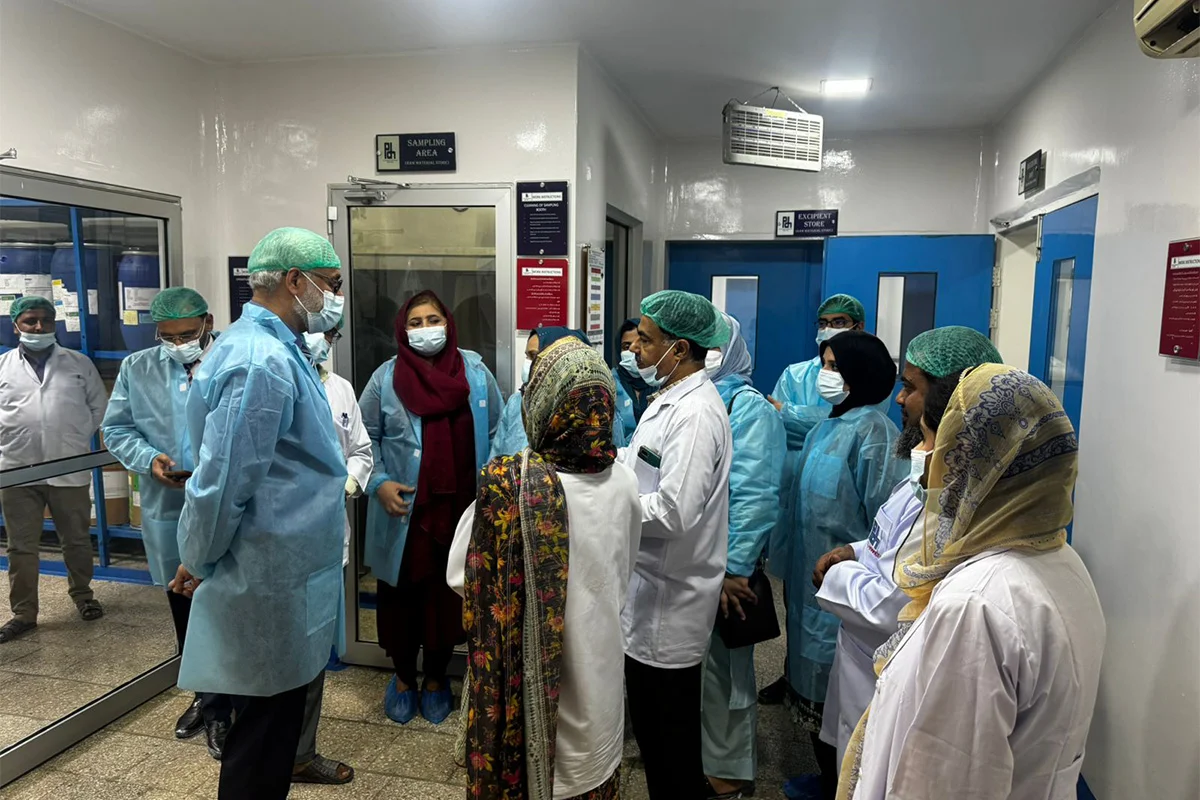 ' Industry Visit to Punjab Drug House (5)