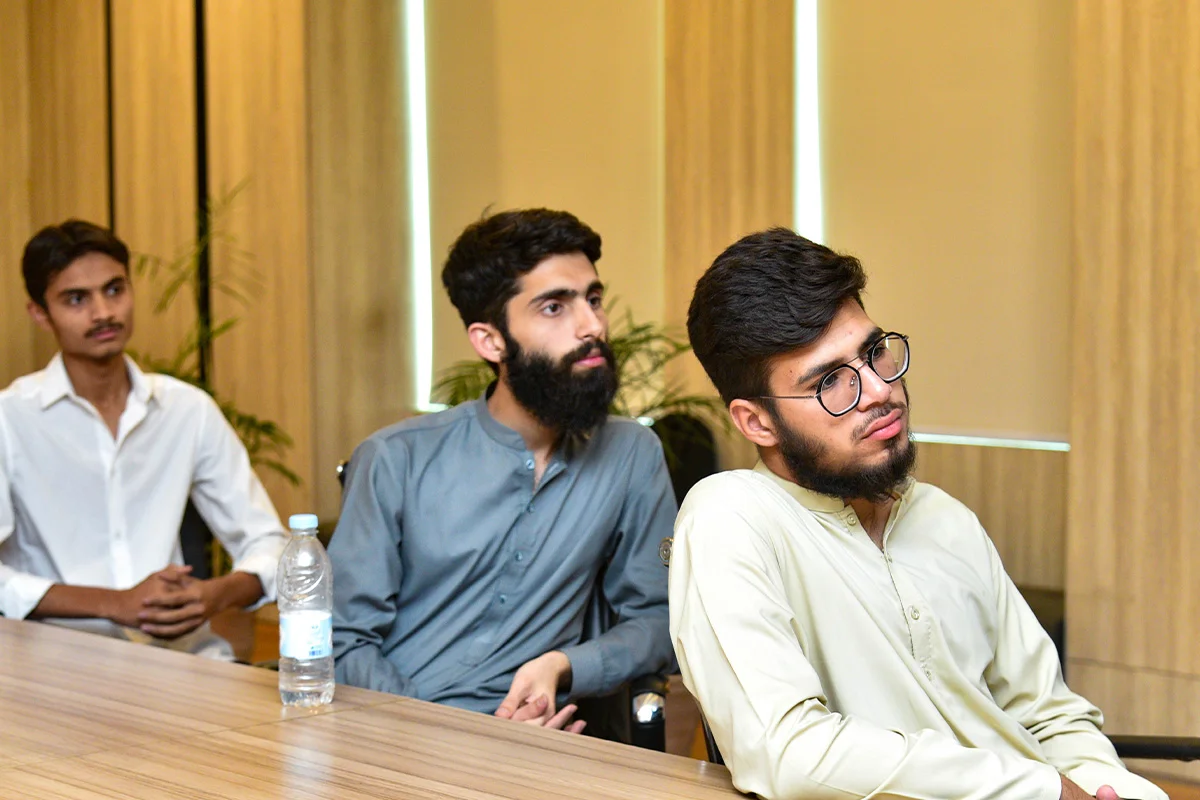 Personal Crisis Management in an Overwhelming World (4)