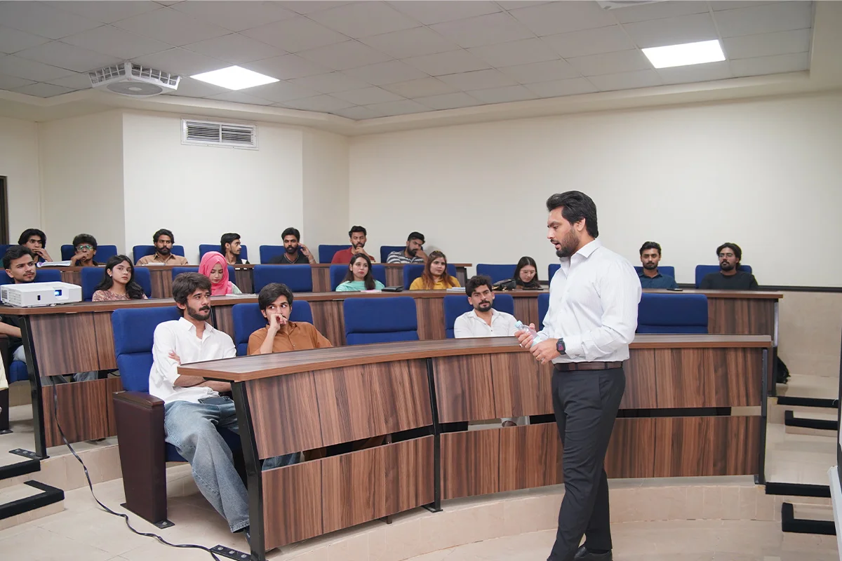 Bridging Academic HRM Concepts with Industry Realities (4)