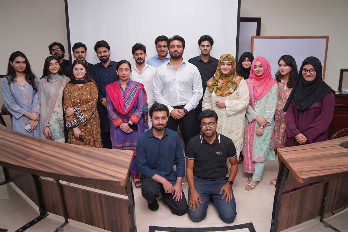 Bridging Academic HRM Concepts with Industry Realities (7)