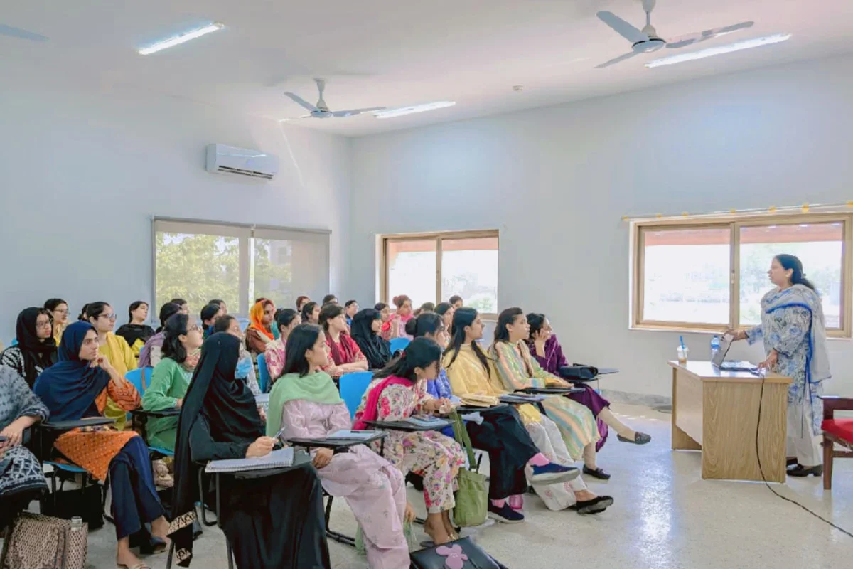 's Guest Lecture at Kinnaird College for Women (3)
