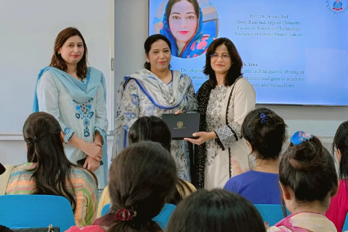 's Guest Lecture at Kinnaird College for Women (4)