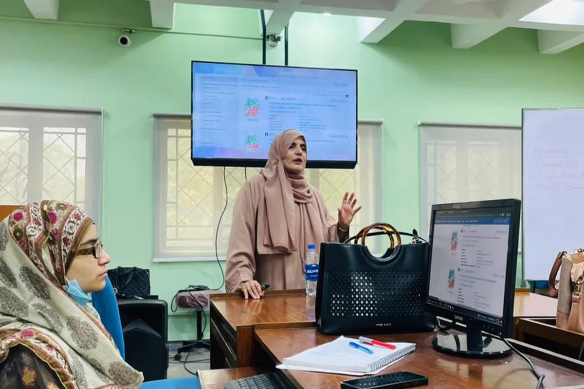 Prof. Dr. Sumera Zaib’s Hands-On Workshop in Kinnaird College for Women (2)