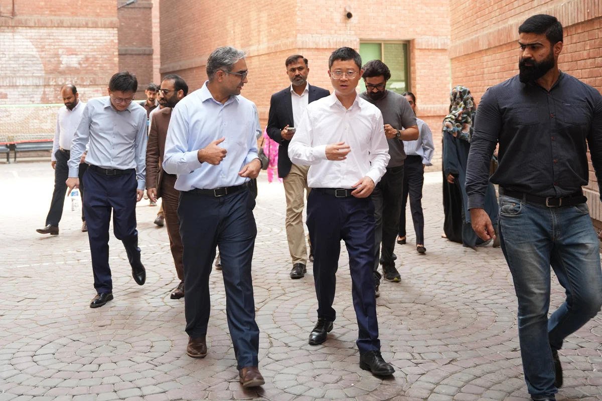 's Visit to UCP (2)