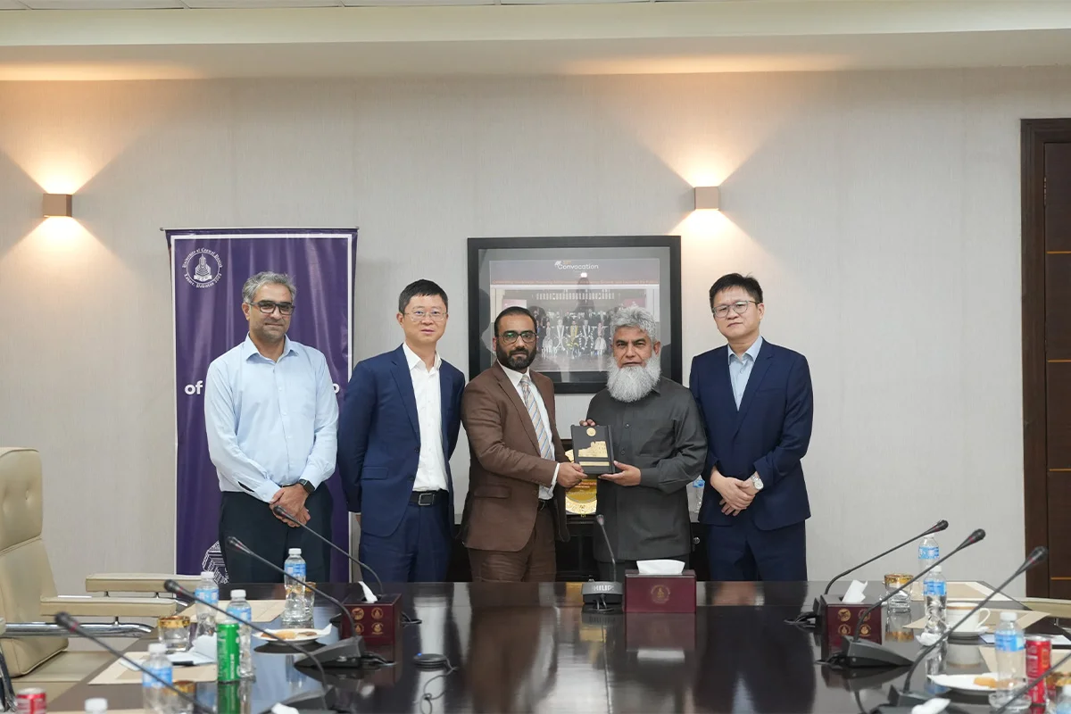 's Visit to UCP (4)