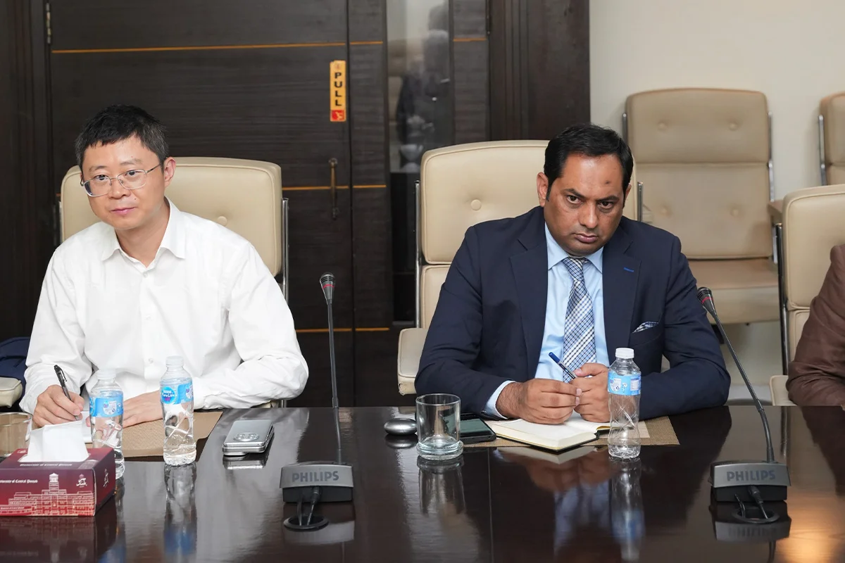 's Visit to UCP (6)