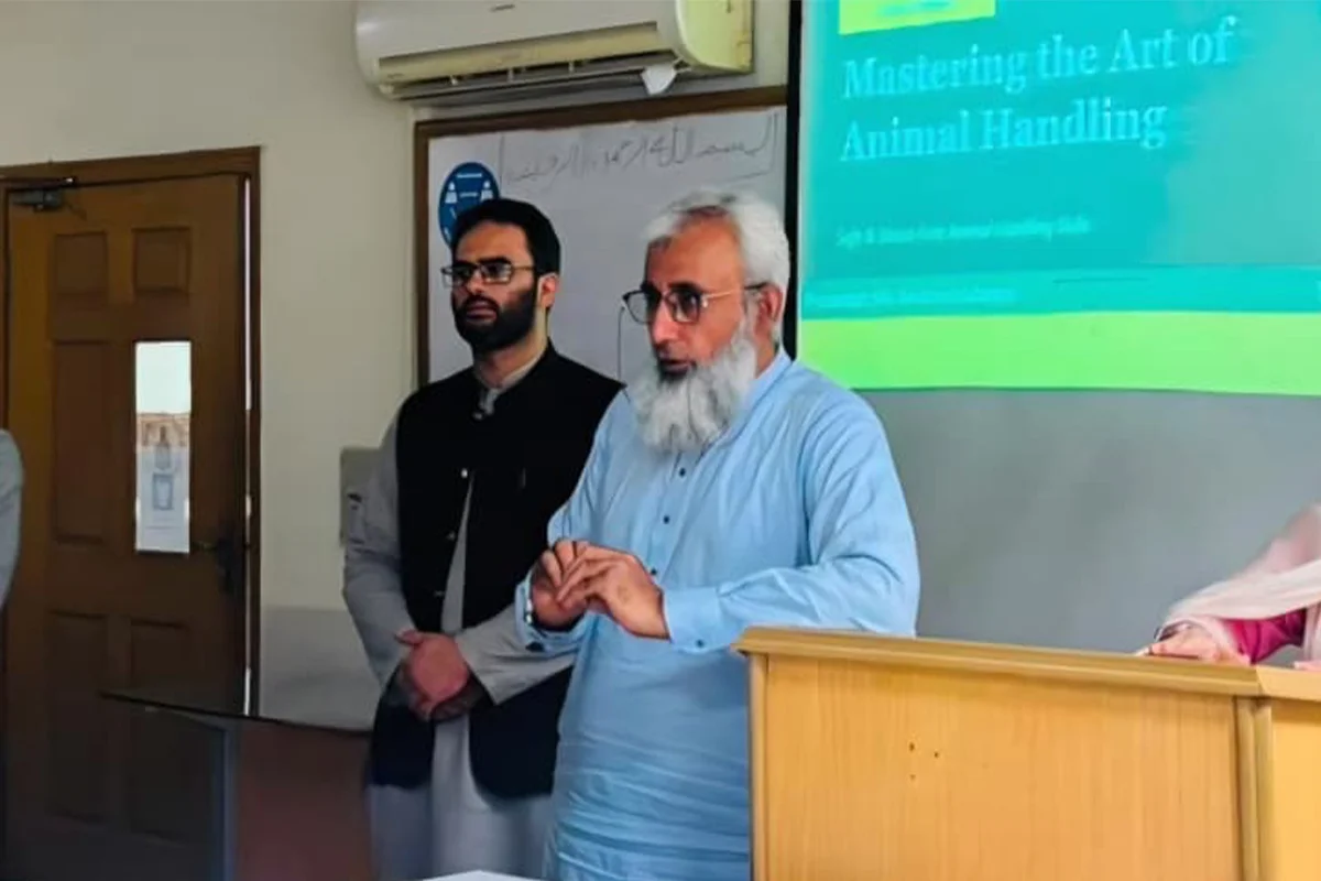 Mastering the Art of Animal Handling (7)
