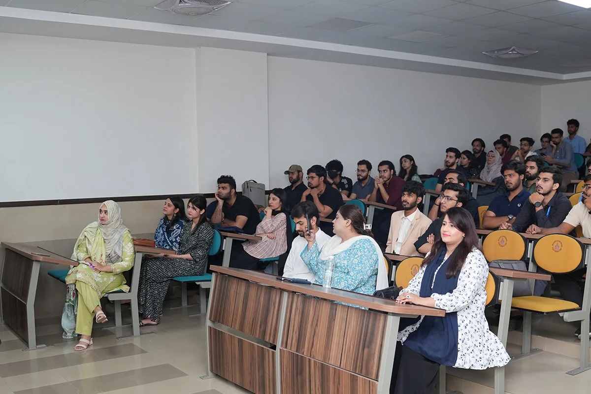 Navigating the Marketing Landscape Traditional and Digital Marketing in Practice (6)