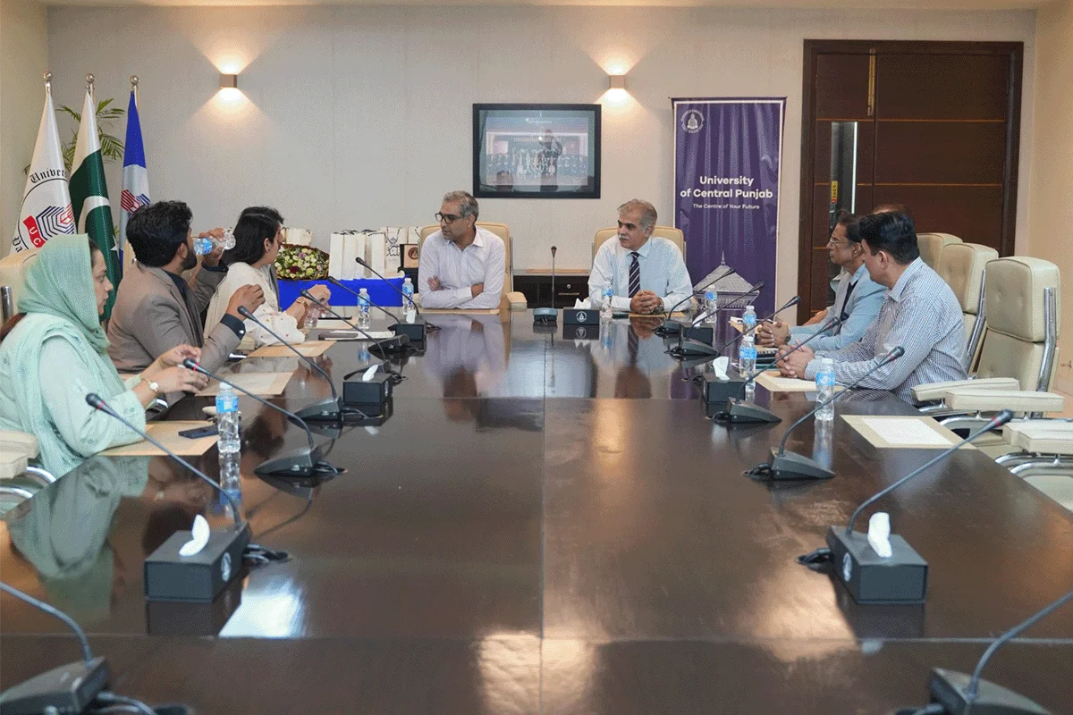 Punjab Higher Education Commission (PHEC) Monitoring & Evaluation Team Visited UCP (2)