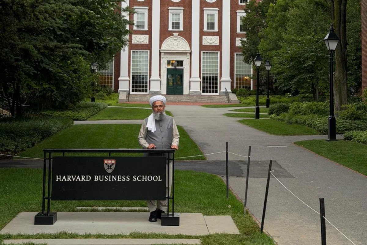 's Harvard Business School Training (4)
